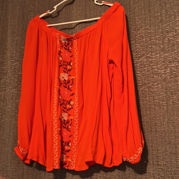 Old Navy women’s off the shoulder shirt - Picture 7 of 7